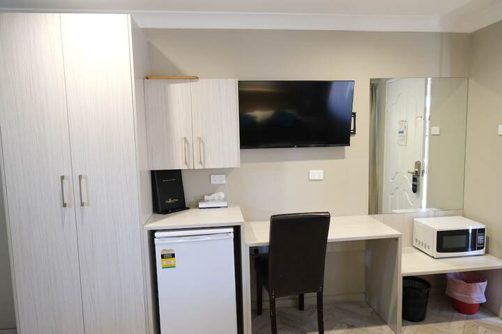 Room 52 of 169