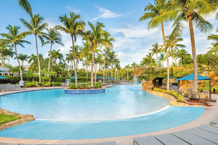 Hotel with Pool