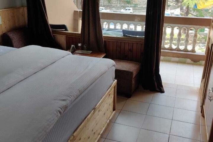 Room 6 of 30