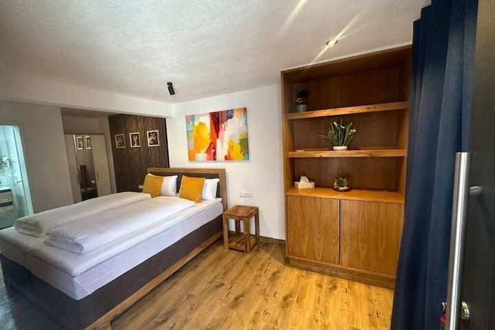 Room 12 of 24