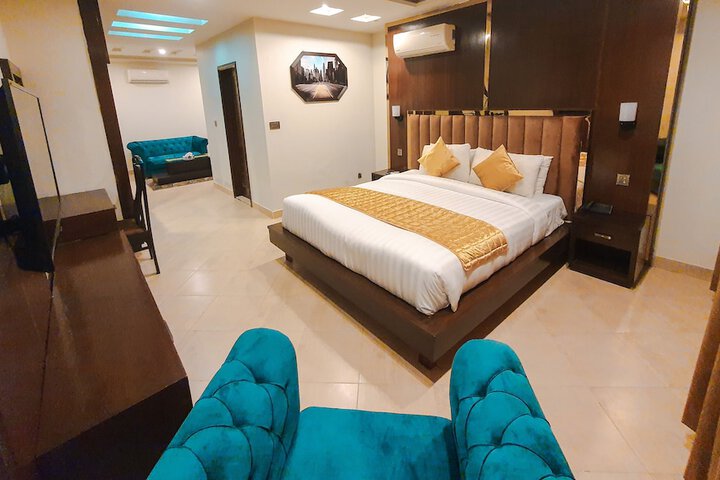 Room 8 of 42