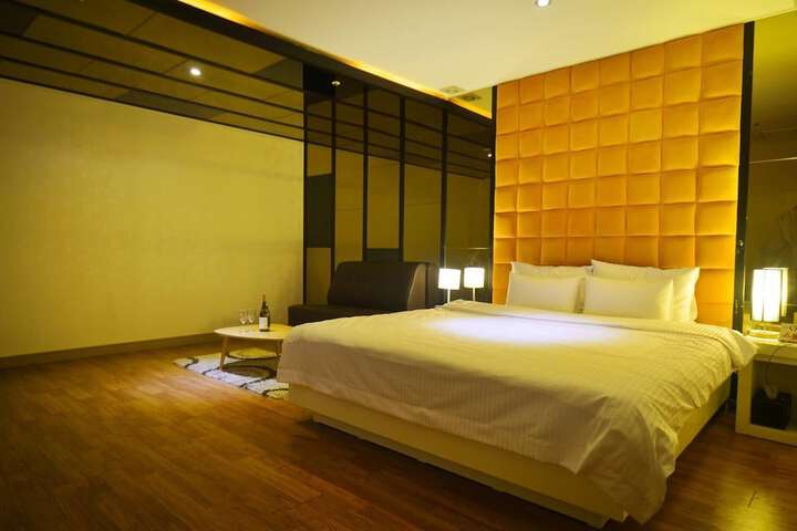 Room 5 of 39