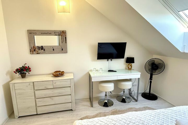 Room 18 of 48