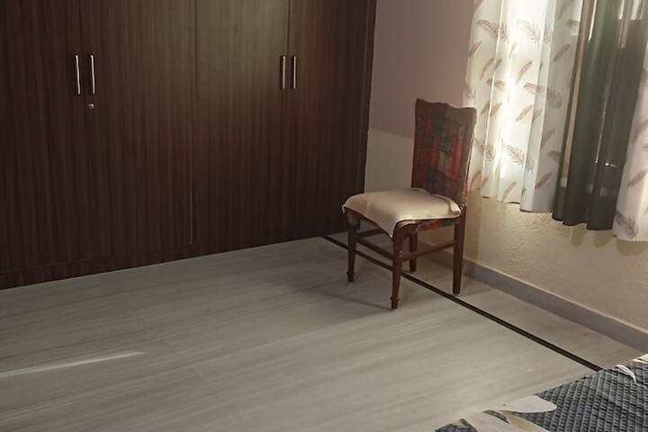 Room 4 of 11