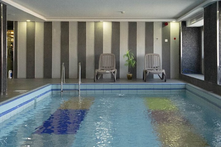 Pool 13 of 27