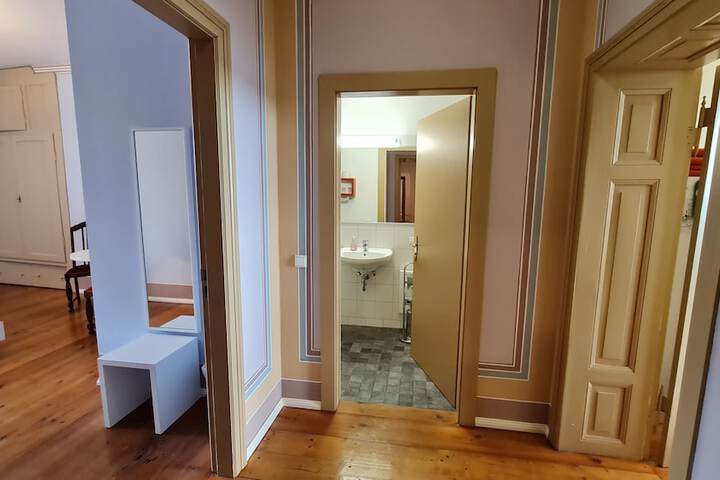 Room 55 of 174
