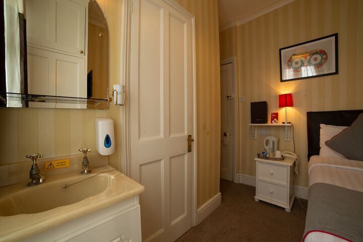 Room 5 of 48