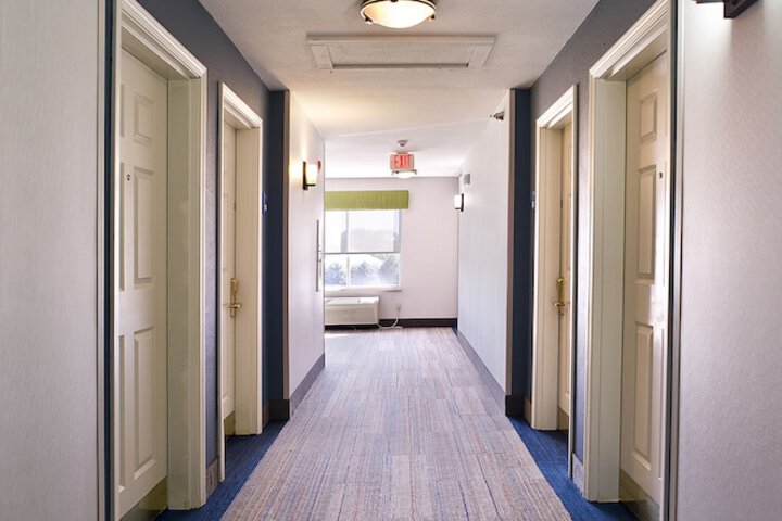 Ballroom/Hall 25 of 28