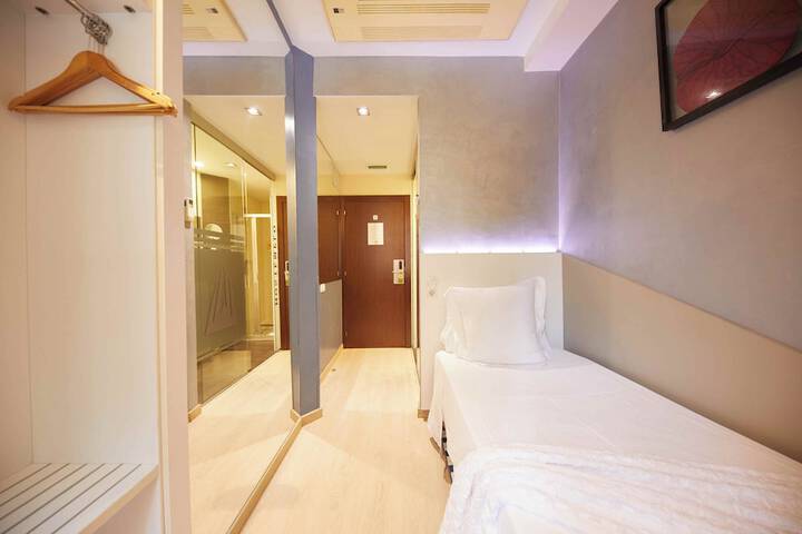 Room 6 of 38