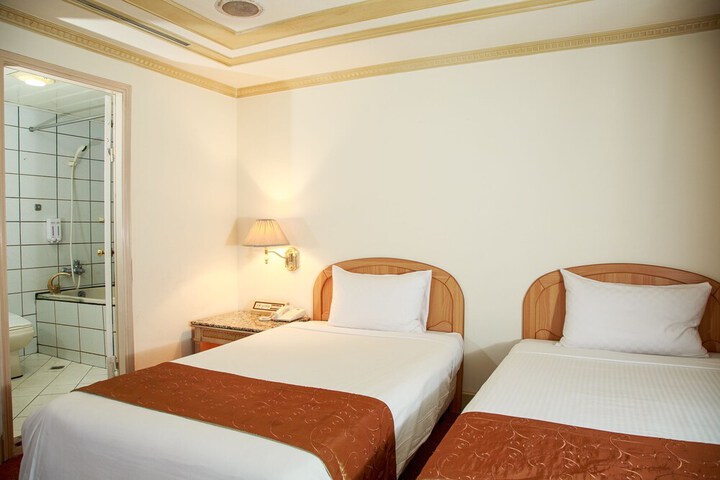 Room 7 of 35