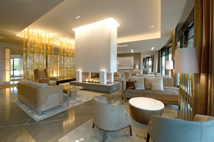 Entrance & Lobby