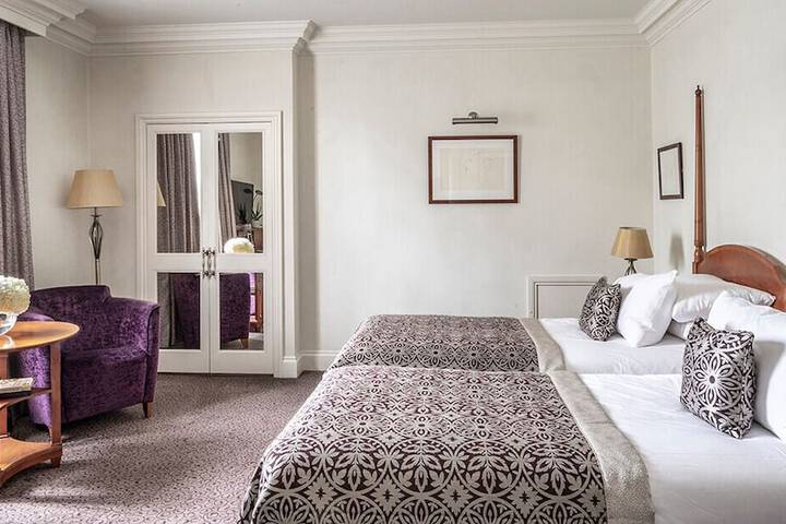 Room 4 of 28
