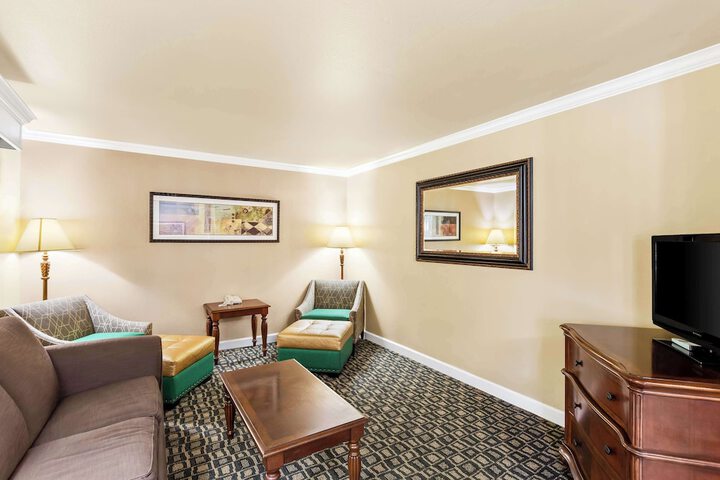 Room 5 of 34