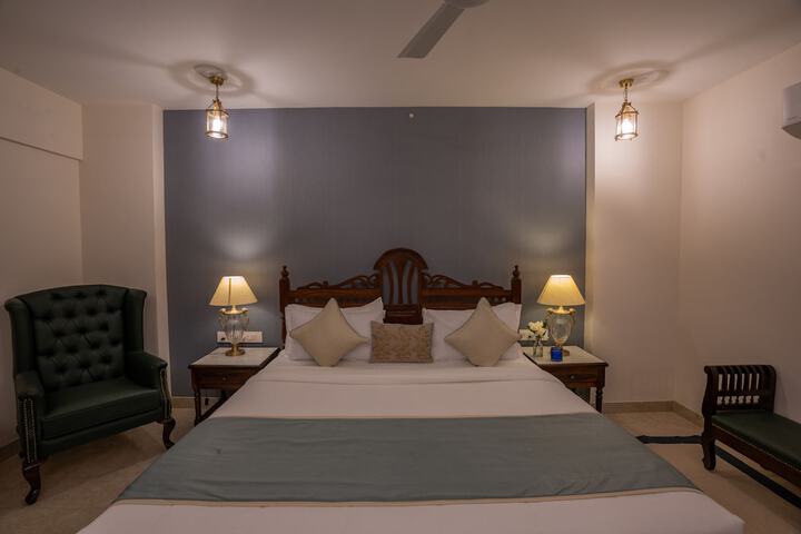 Room 8 of 28