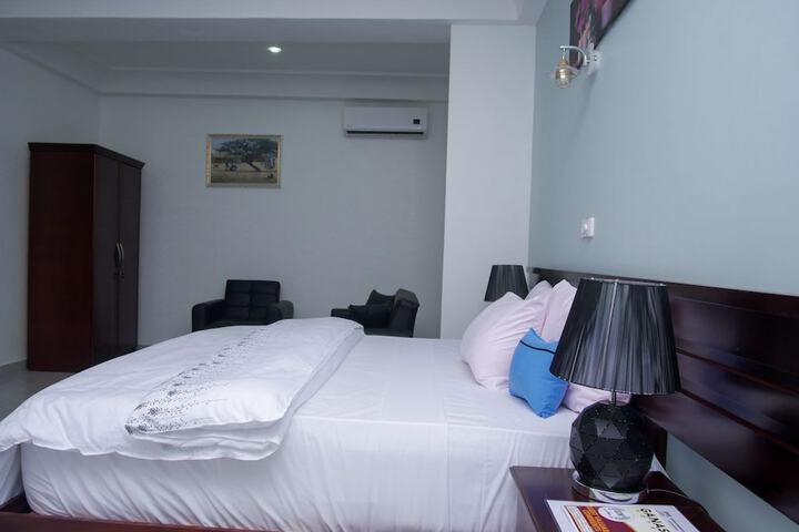 Room 7 of 8