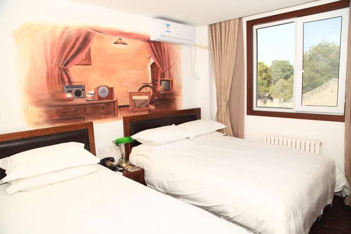 Room 17 of 27