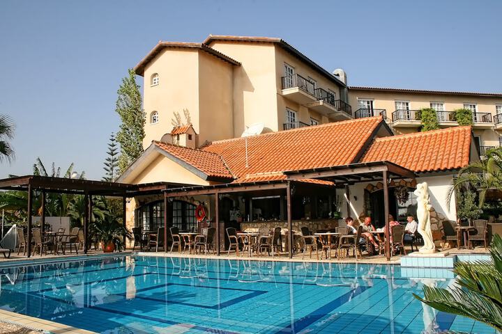 Hotel with Pool