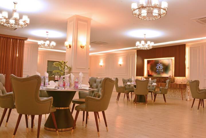 Dining 8 of 13