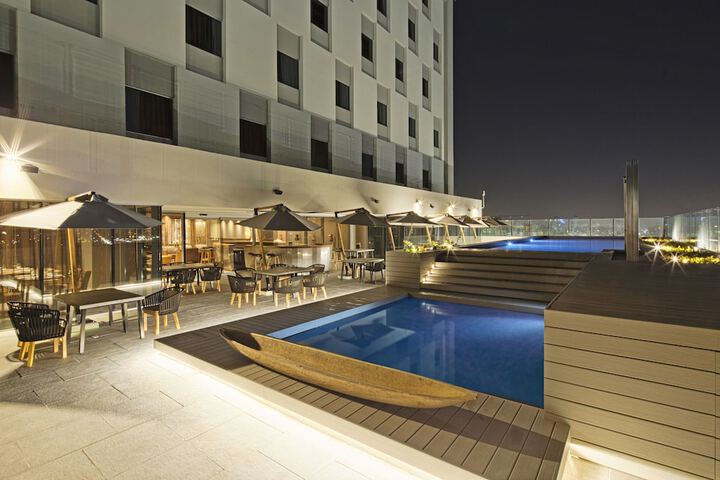 Hotel Pool
