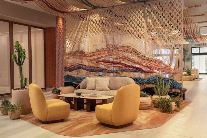 Entrance & Lobby