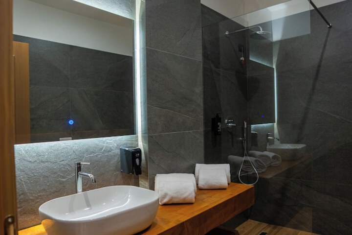 Room 12 of 33