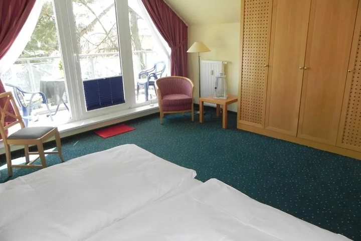Room 4 of 11