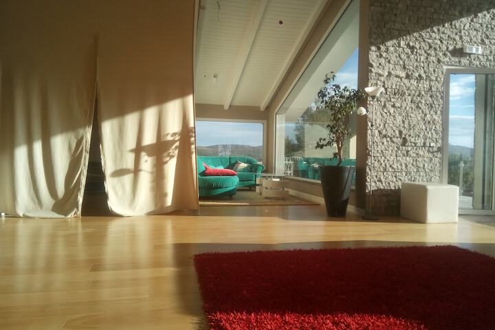 Room 9 of 12
