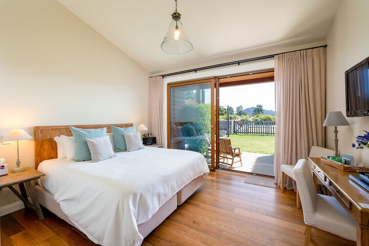 Room 2 of 14