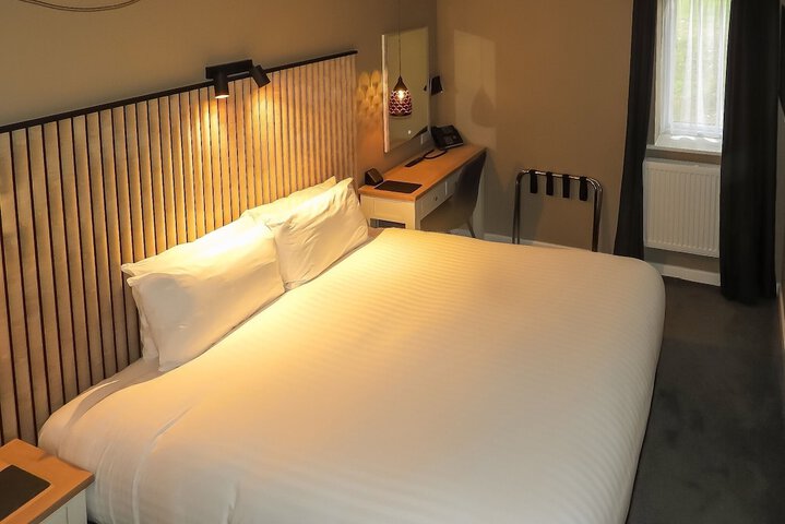 Room 33 of 116