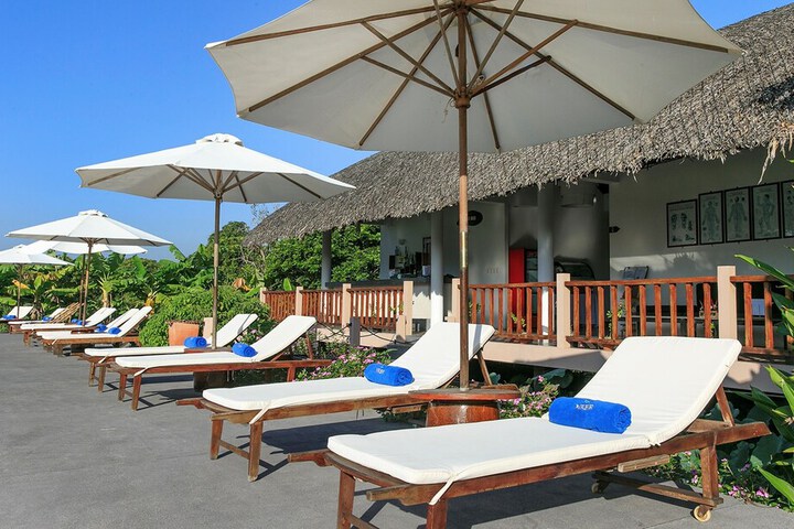 Sundeck 59 of 77