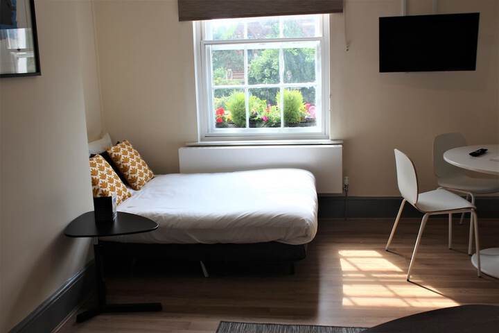 Room 32 of 48