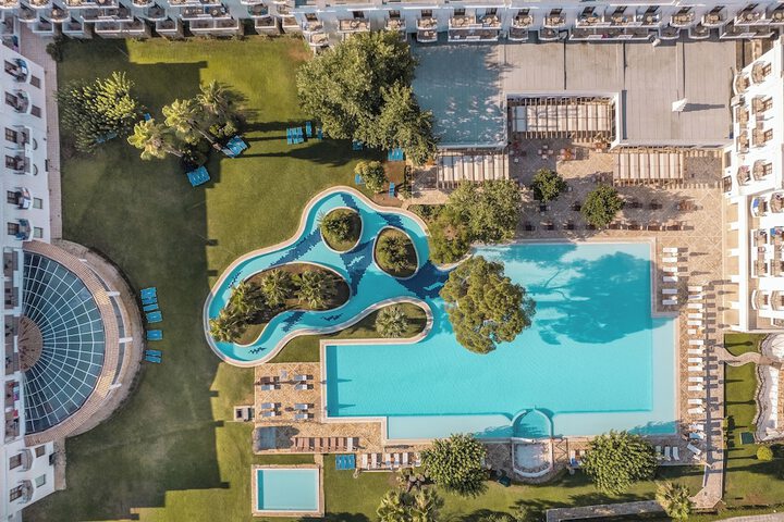Hotel with Pool