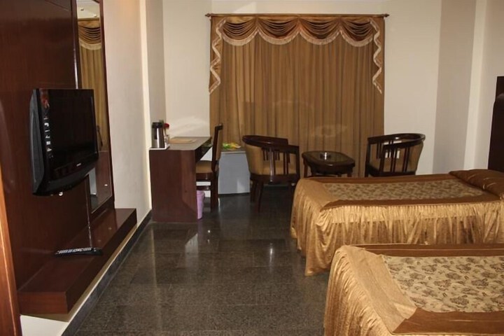 Room 10 of 34