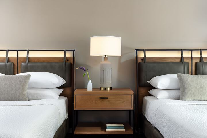 2 Queen Beds (1 of 6)