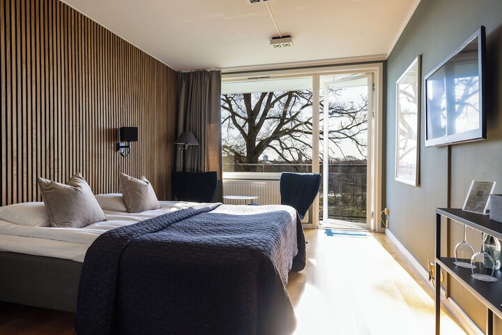 Room 4 of 18