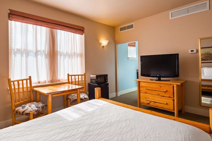 Room 12 of 28