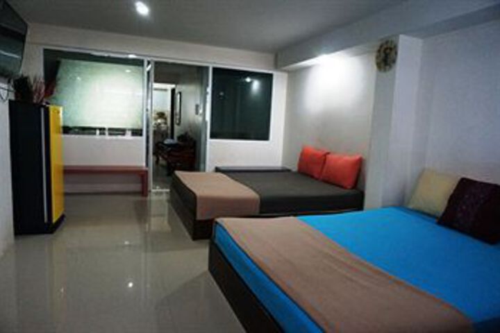 Room 7 of 8