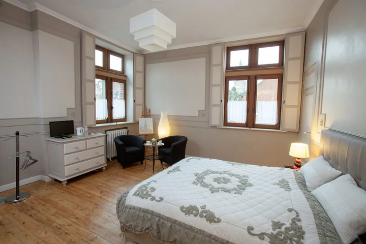 Room 2 of 16