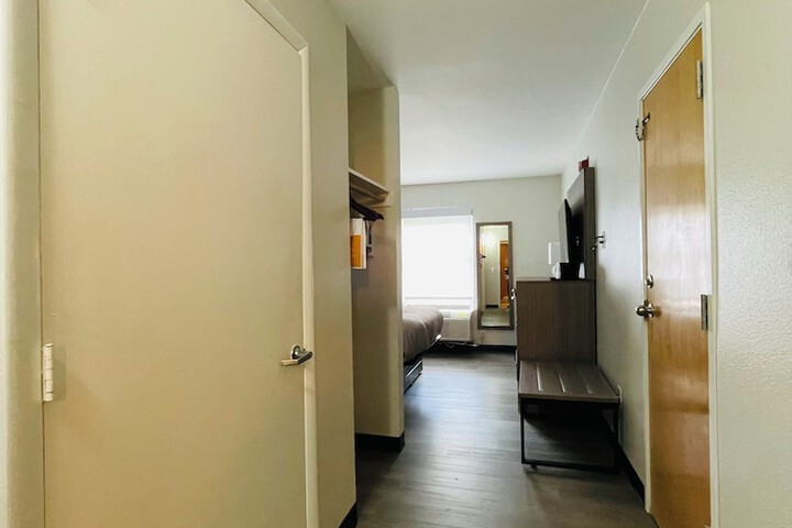 1 King Bed (2 of 12)