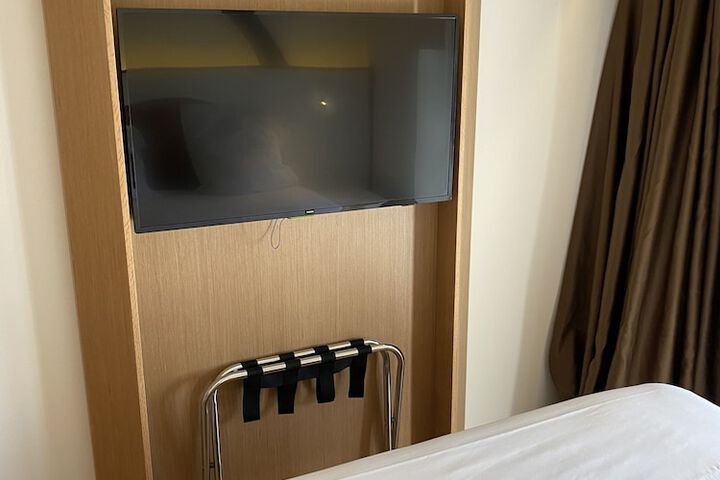 Room 40 of 80