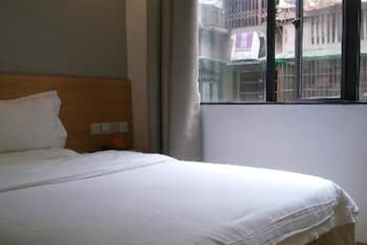 Room 4 of 7