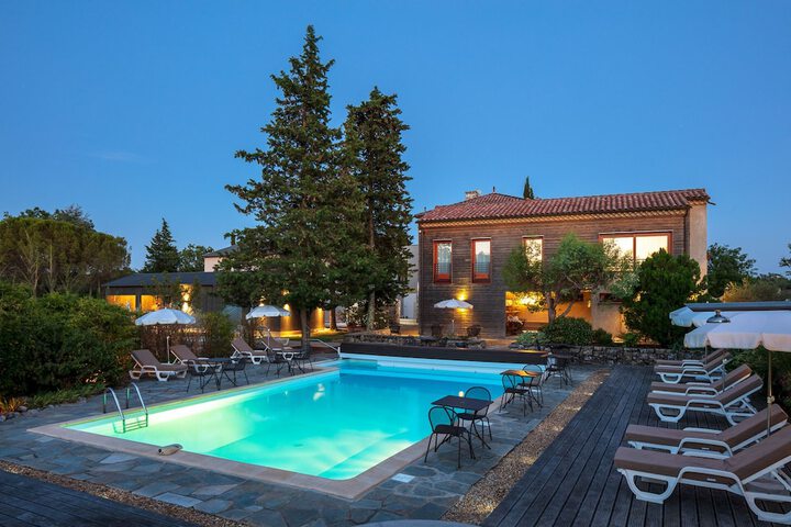 Pool 20 of 52