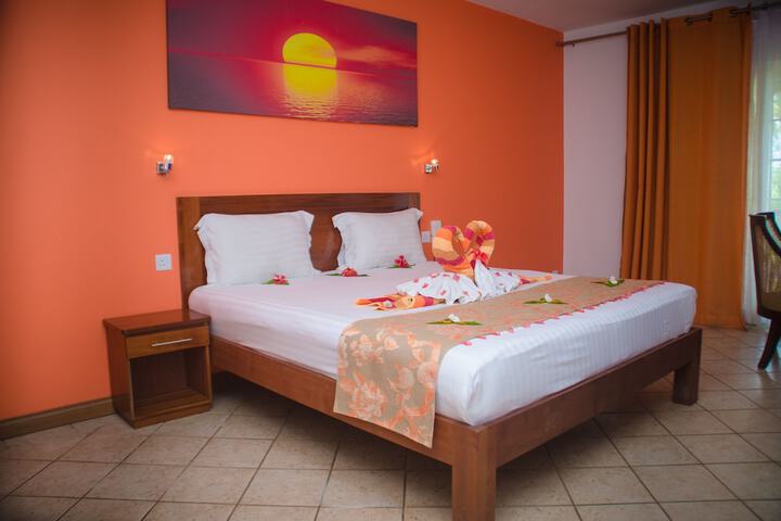 Room 3 of 49