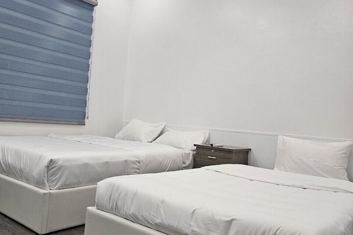 Room 4 of 10