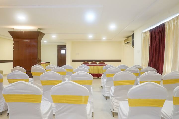Ballroom/Hall 36 of 40