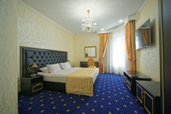 Room 16 of 122