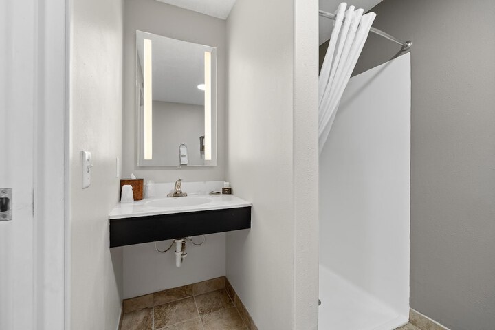 Room 35 of 46