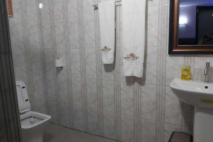 Room 16 of 32