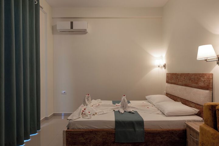 Room 35 of 156