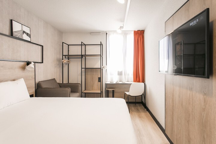 Room 20 of 134